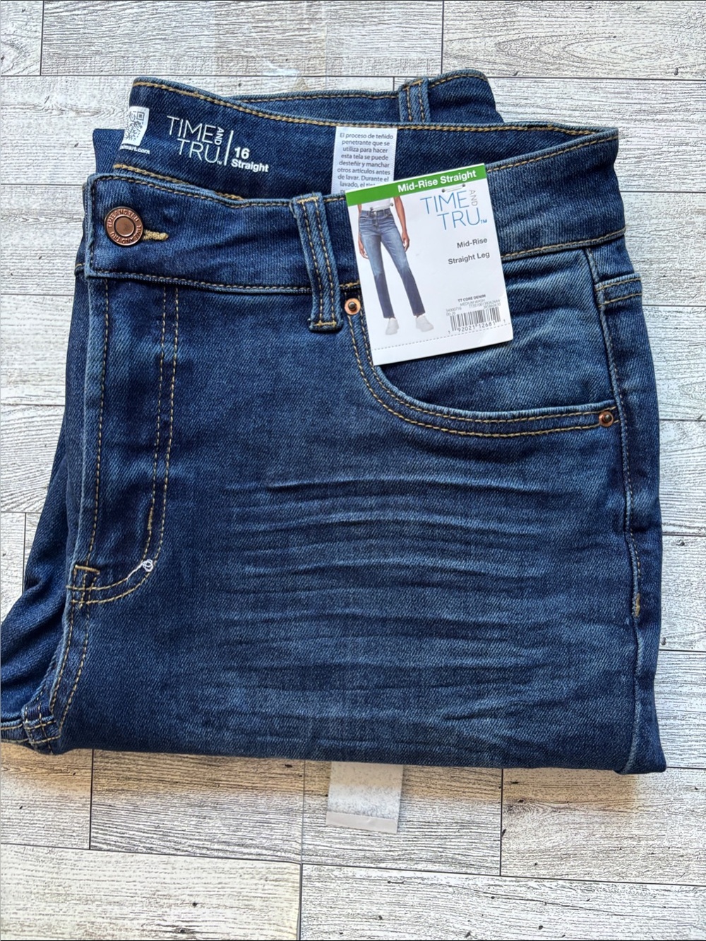 Time and Tru Women’s Straight Leg Jeans in Dark Blue Wash Size 16